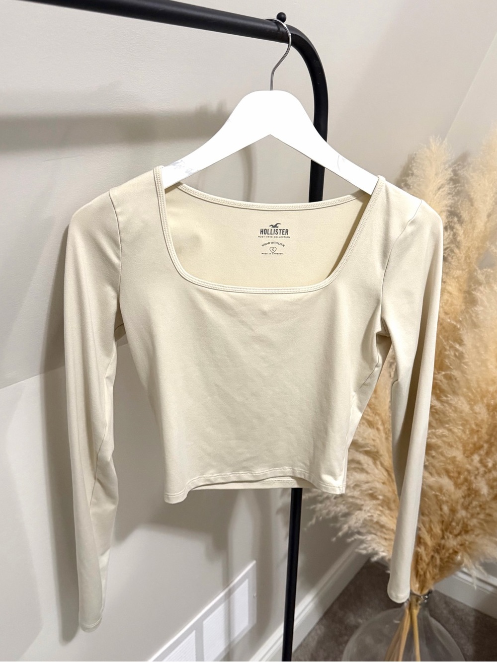 Hollister Women's Cream Long Sleeve Square Neck Crop Top